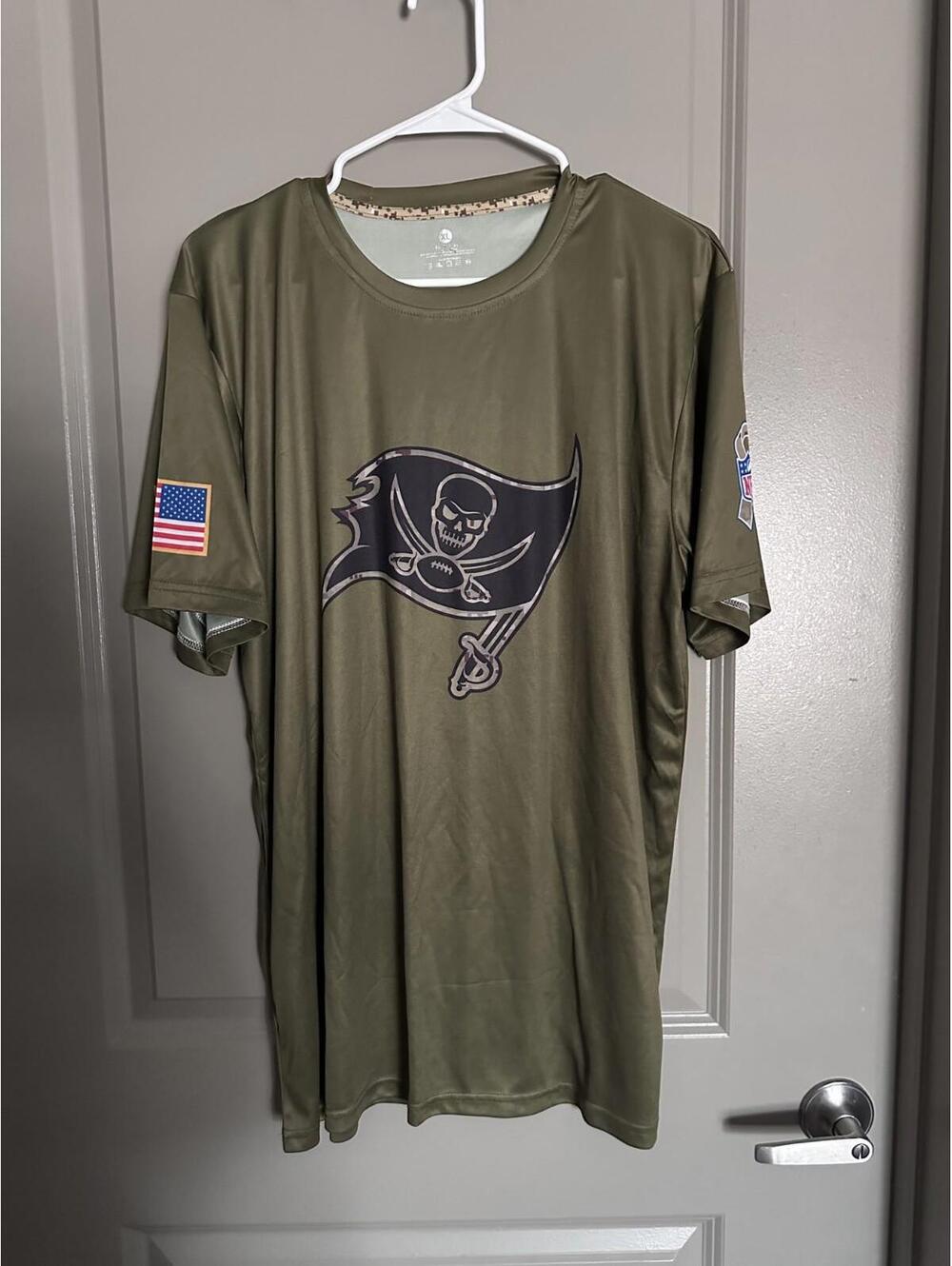 Tom Brady Tampa Bay Buccaneers Salute To Service Jersey Shirt Men’s X-Large